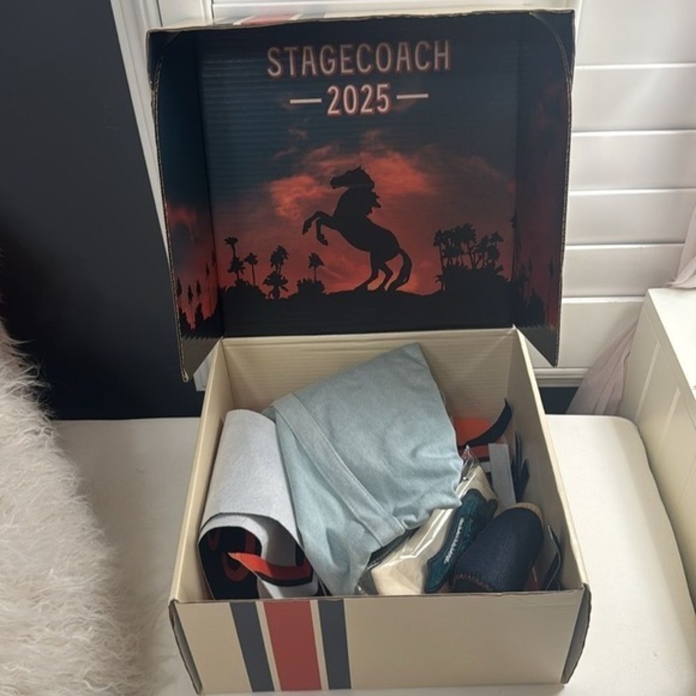 Stagecoach VIP Merch Bundle - Picture 3 of 14